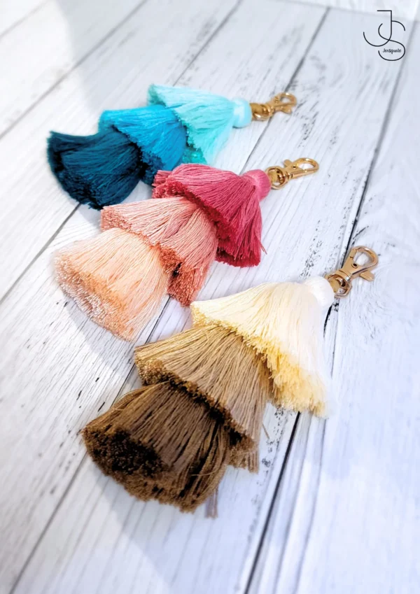 BOHO MACTASSEL - Pastel macrame thread tassel keychain