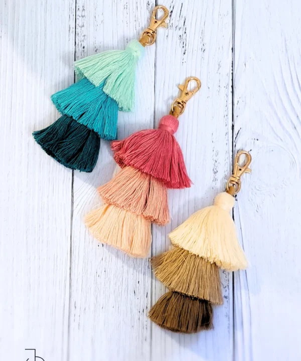 BOHO MACTASSEL - Pastel macrame thread tassel keychain