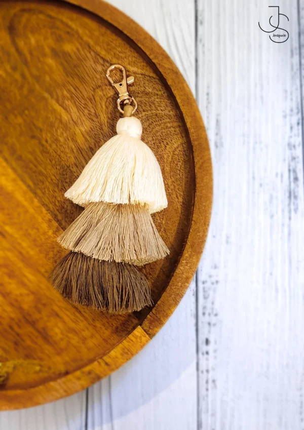 BOHO MACTASSEL - Pastel macrame thread tassel keychain