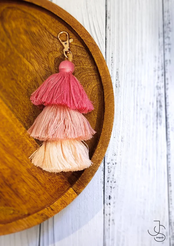 BOHO MACTASSEL - Pastel macrame thread tassel keychain