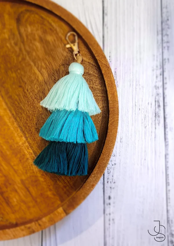 BOHO MACTASSEL - Pastel macrame thread tassel keychain