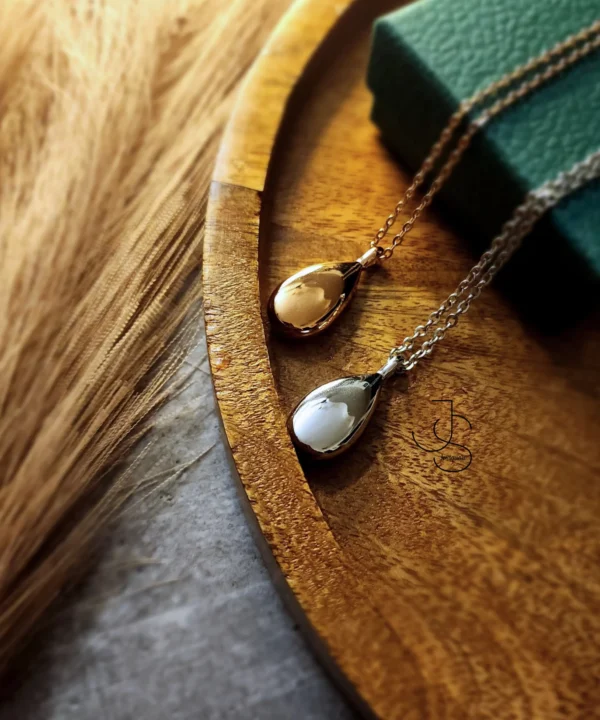 MISS CHIC -Metallic drop necklace