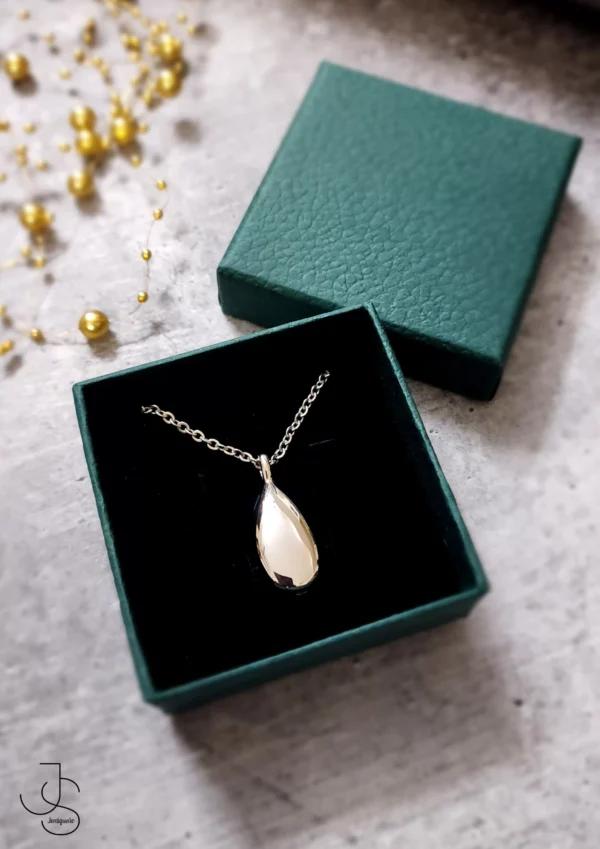 MISS CHIC -Metallic drop necklace